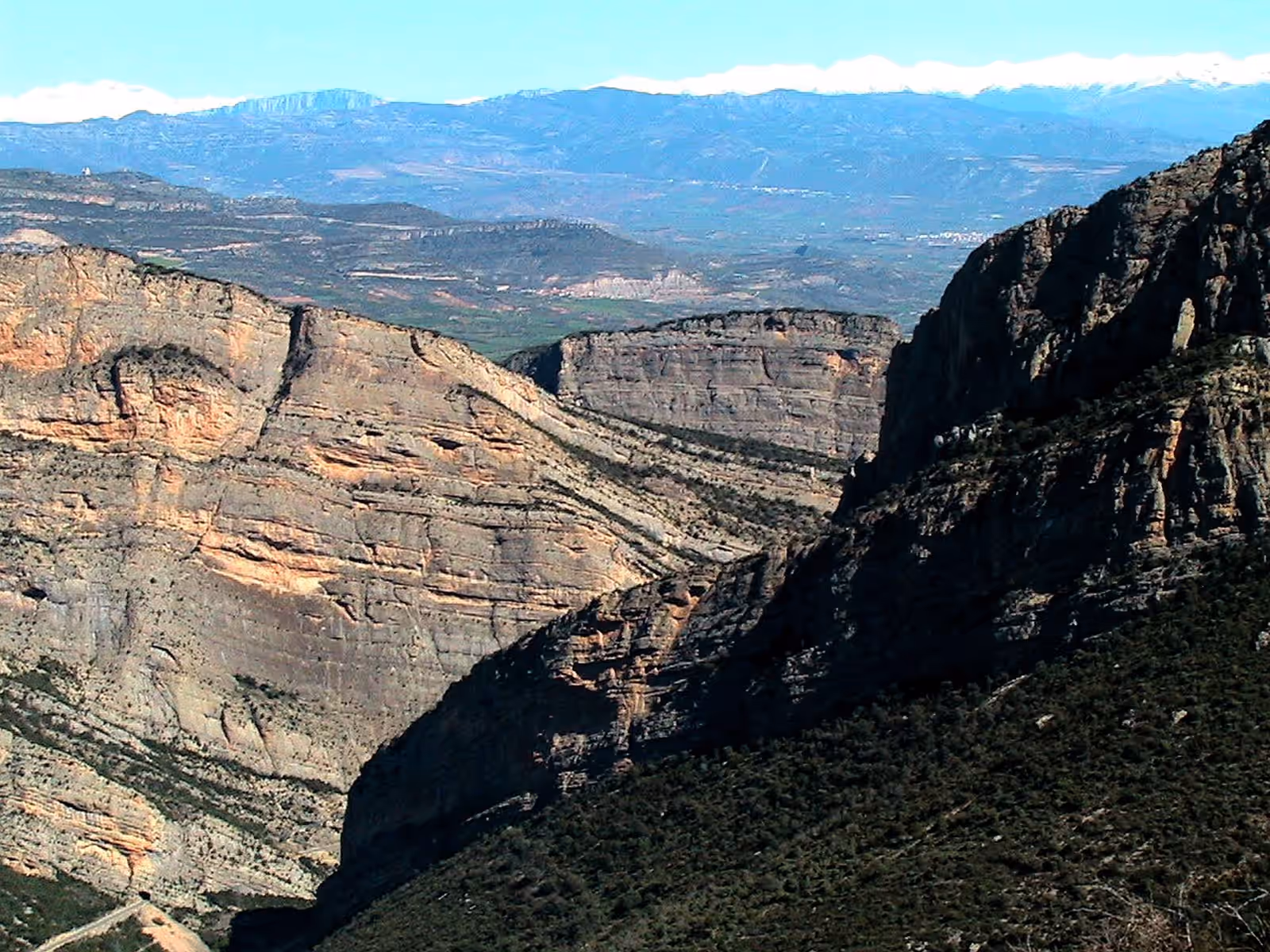 Climbing in Santa Linya