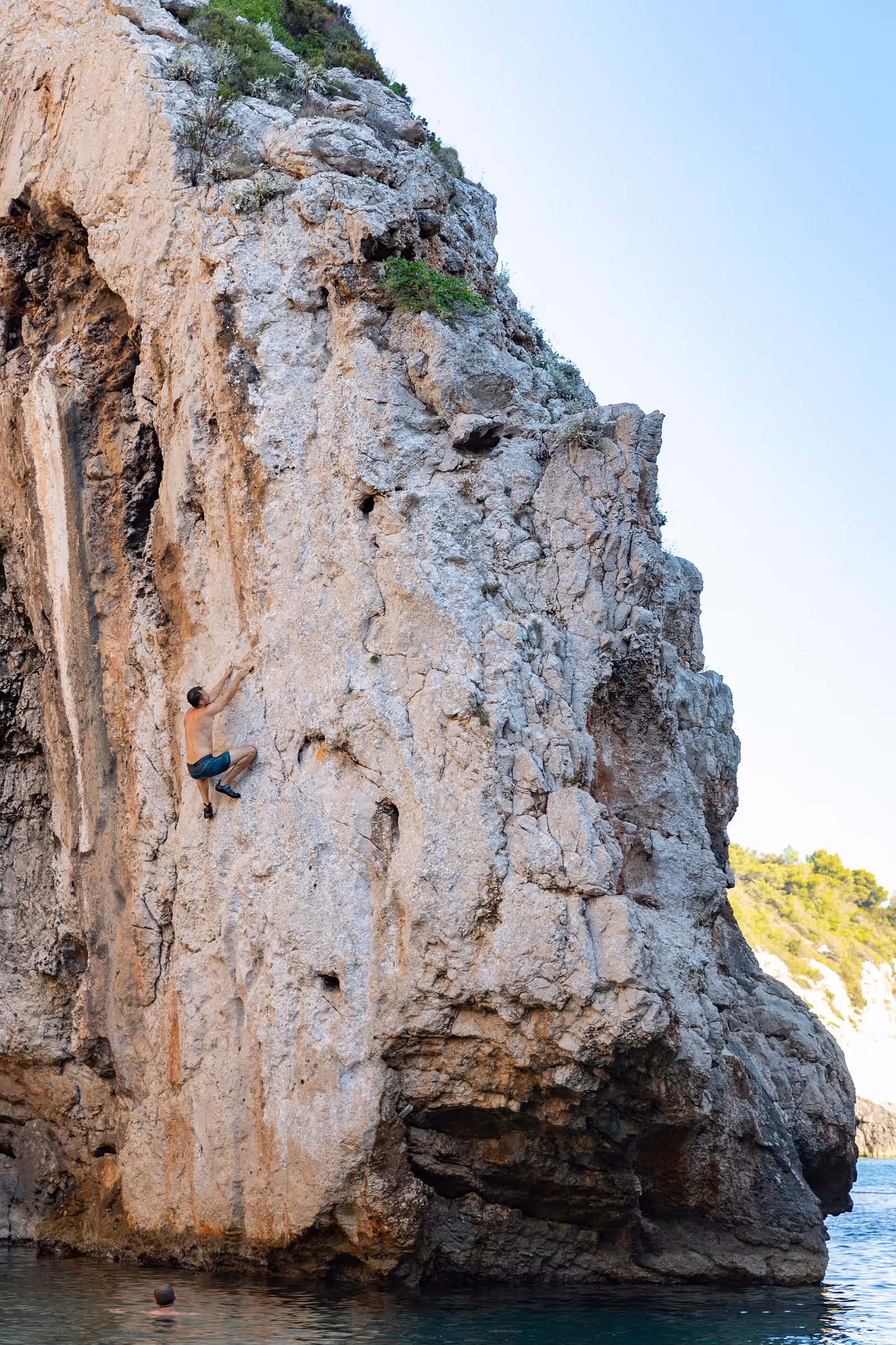 Deep water soloing in Vis