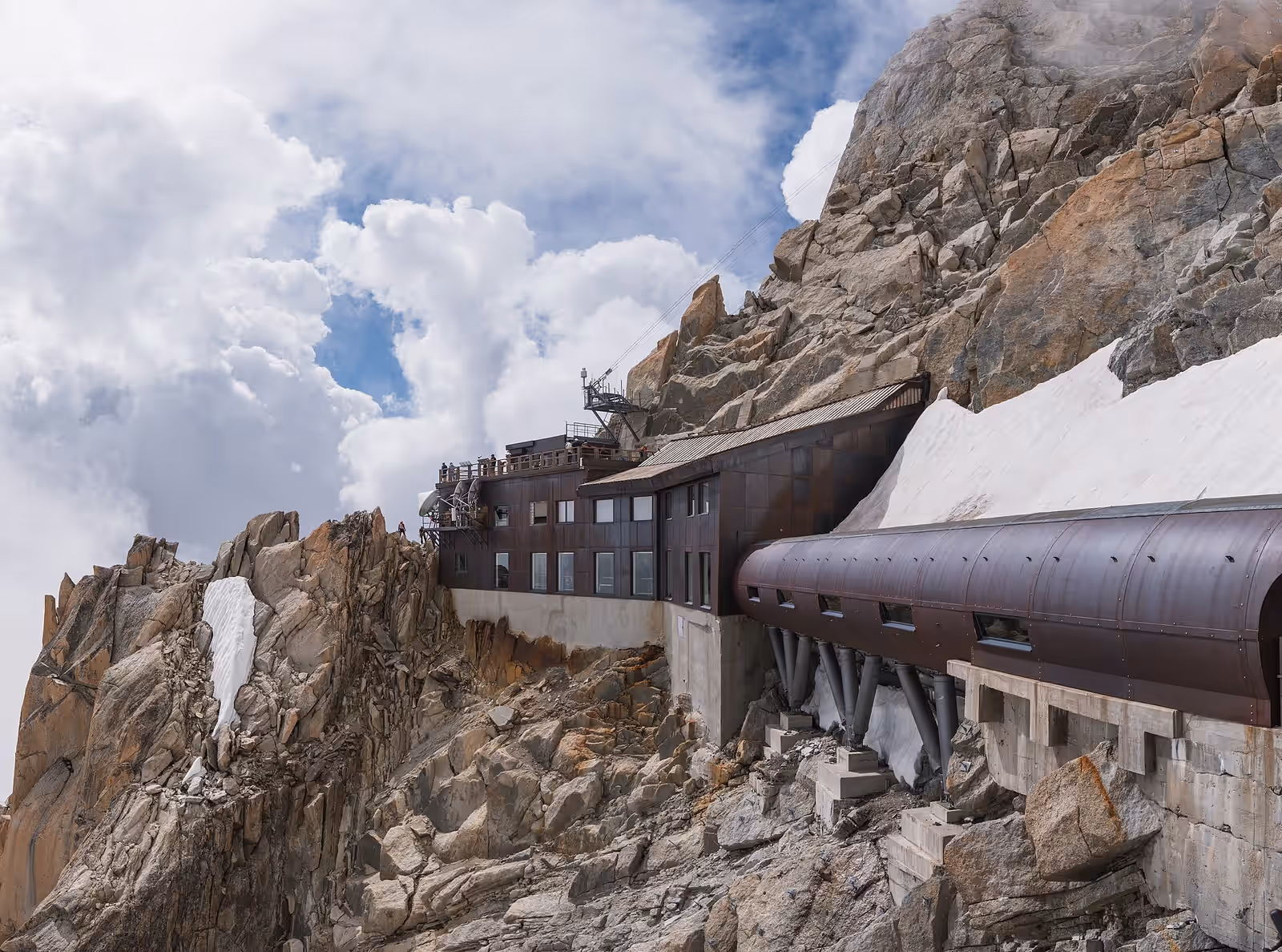 Highlining in Chamonix–Mont-Blanc
