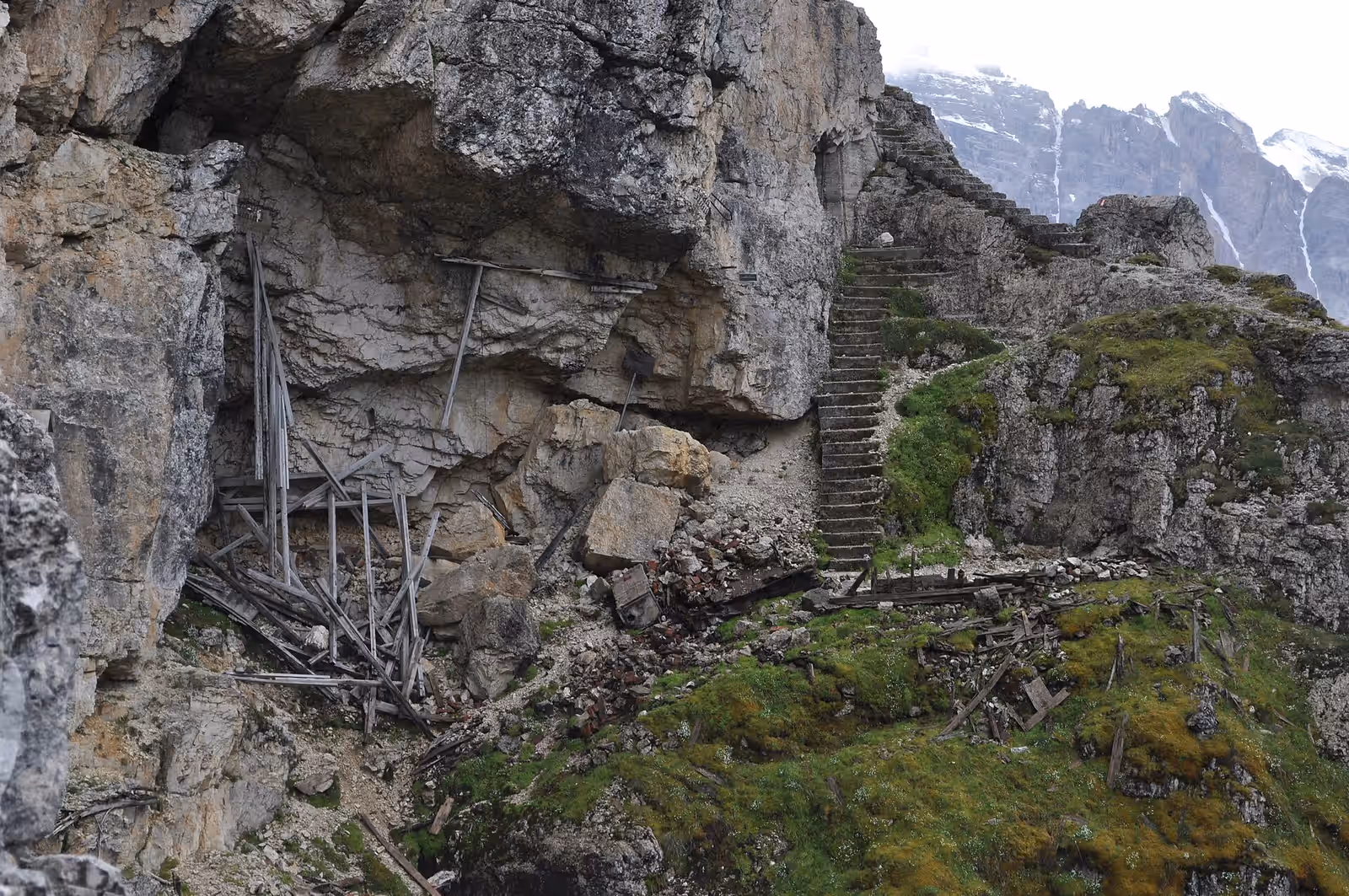 Highlining in Monte Piana