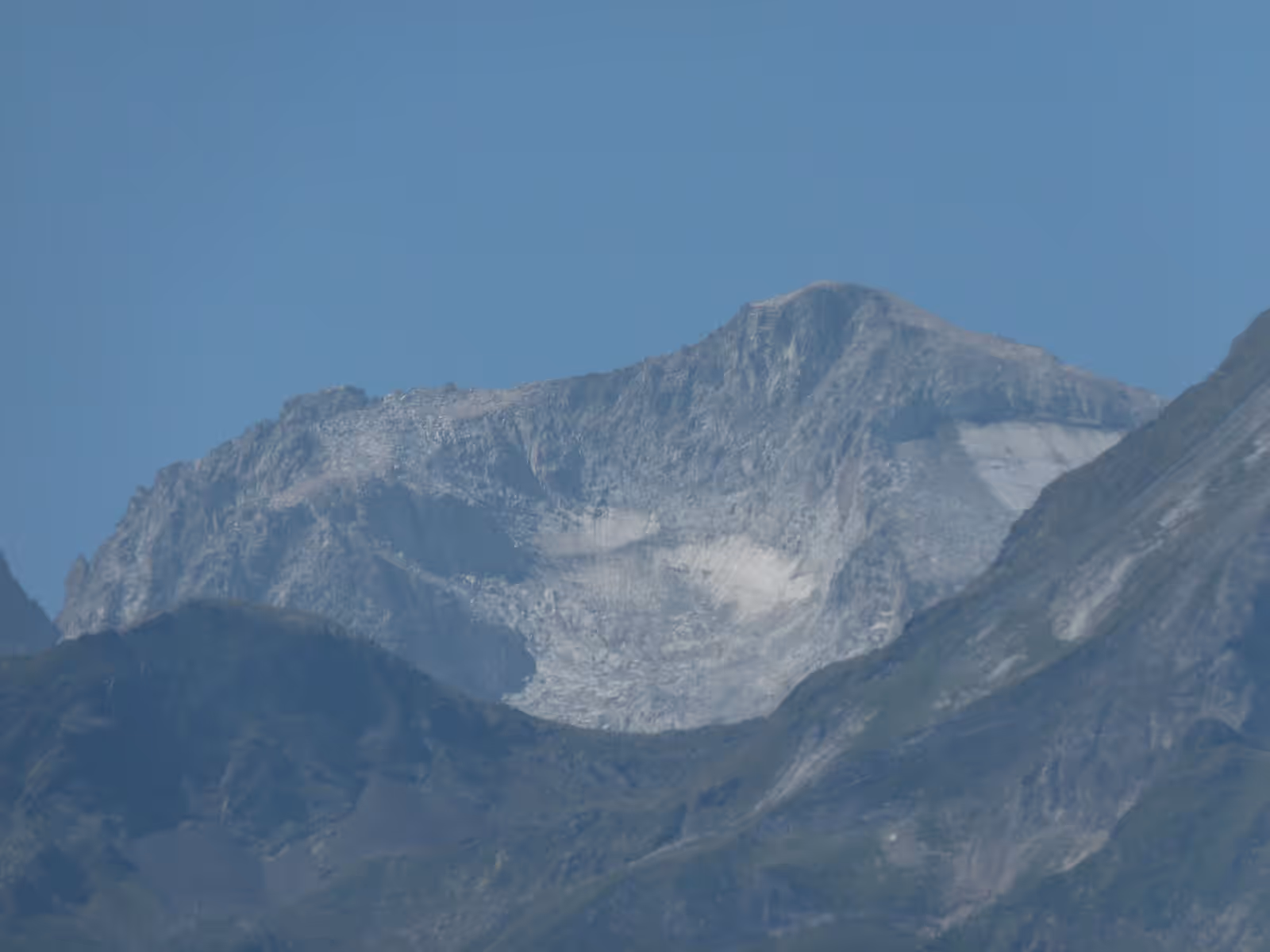 Mountaineering in Aneto