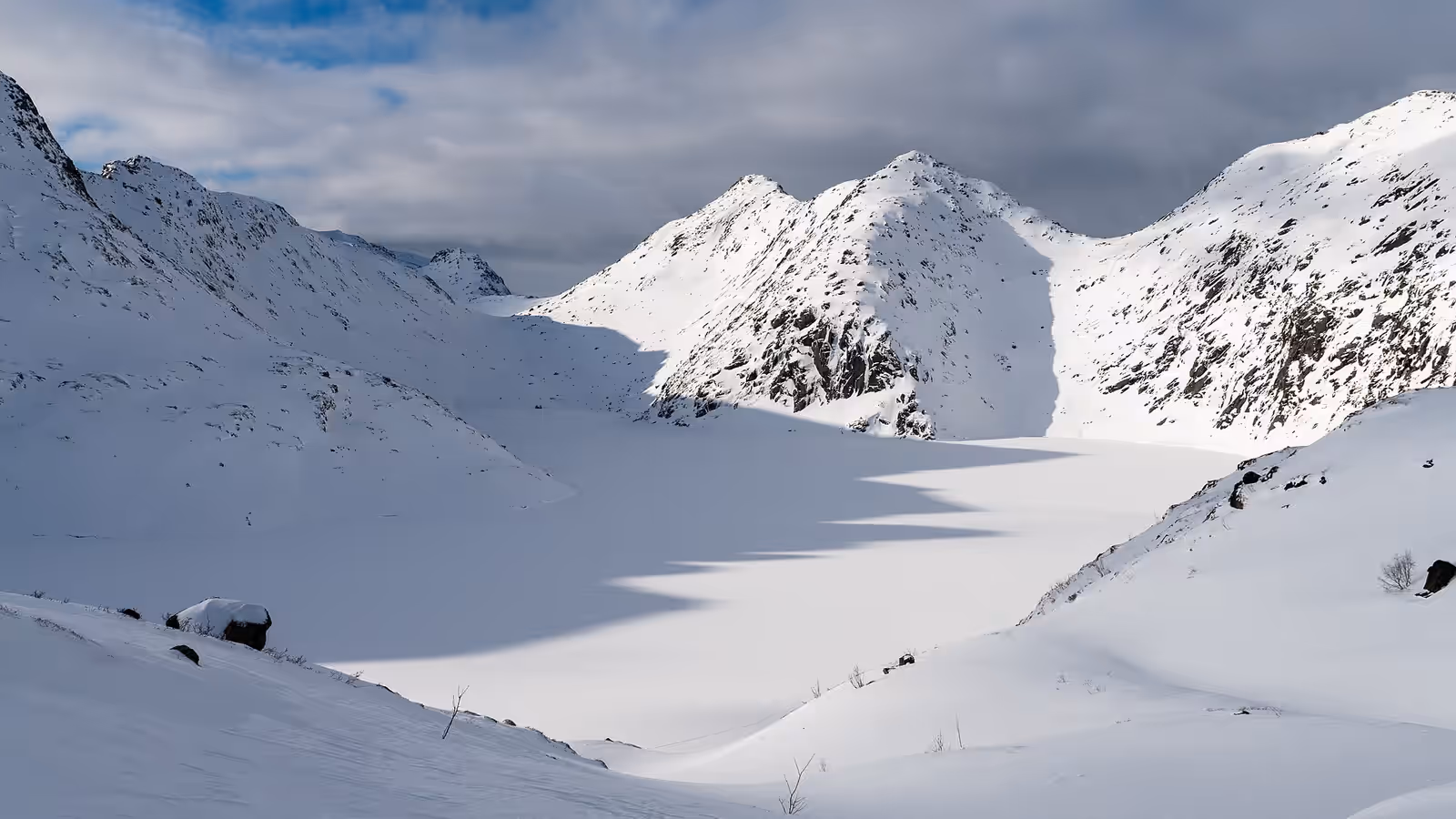 Ski touring in Lofoten
