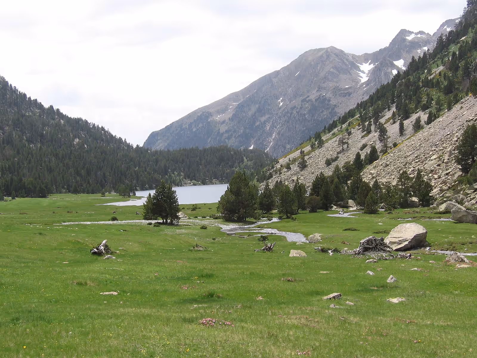 Trekking in Aiguestortes
