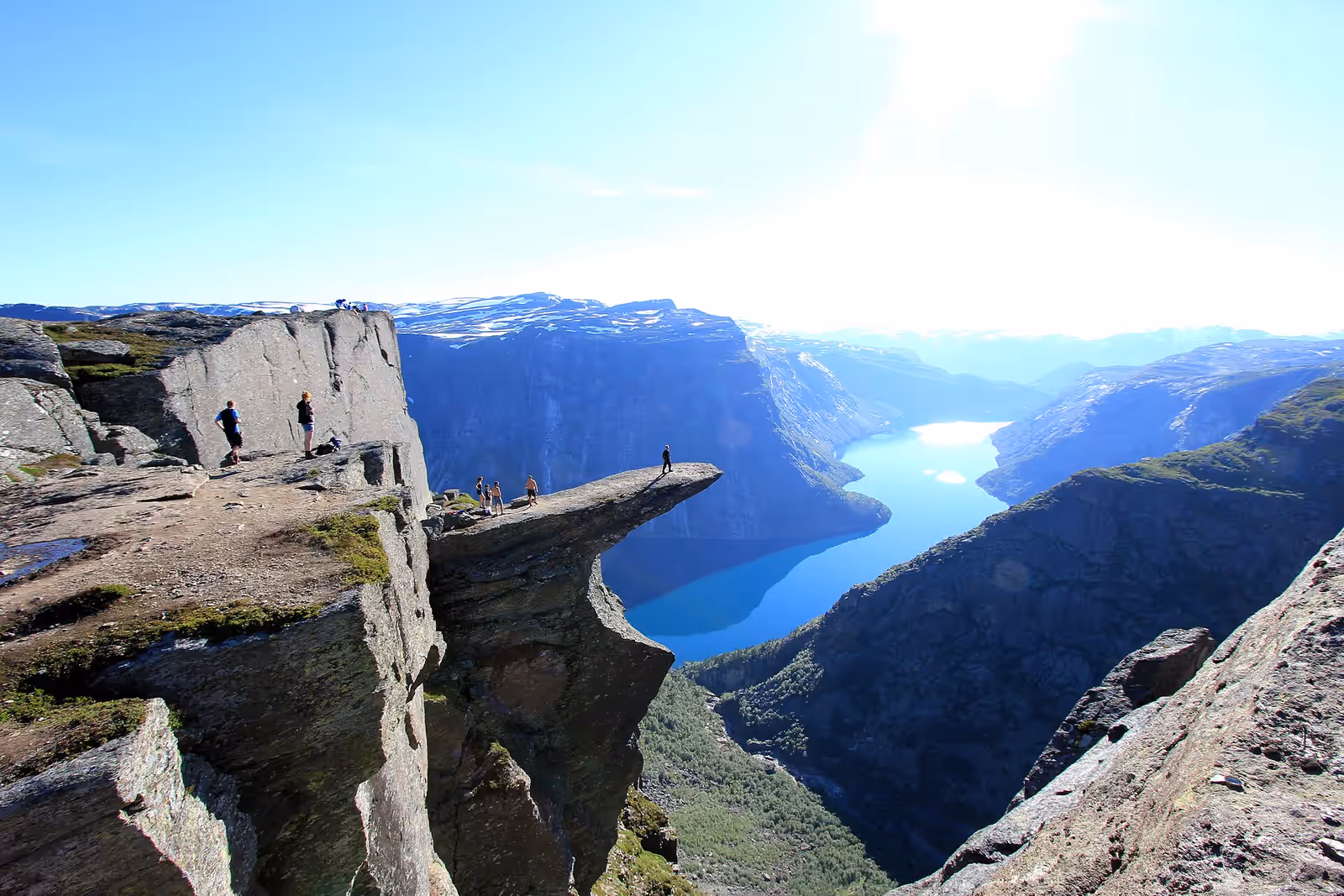Trekking in Trolltunga